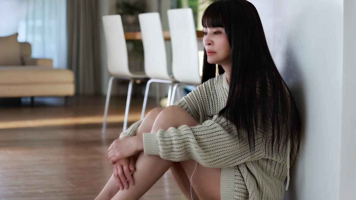 美魔女歌手才認有12歲兒子 突揭內心最痛悲傷:無法回頭