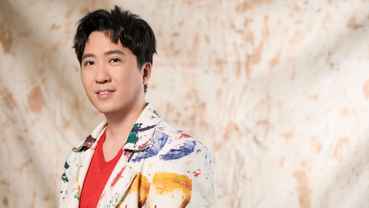沈建豪18歲時參加《亞洲新人歌唱大賽》闖20關脫穎而出。（圖／豪記唱片提供）