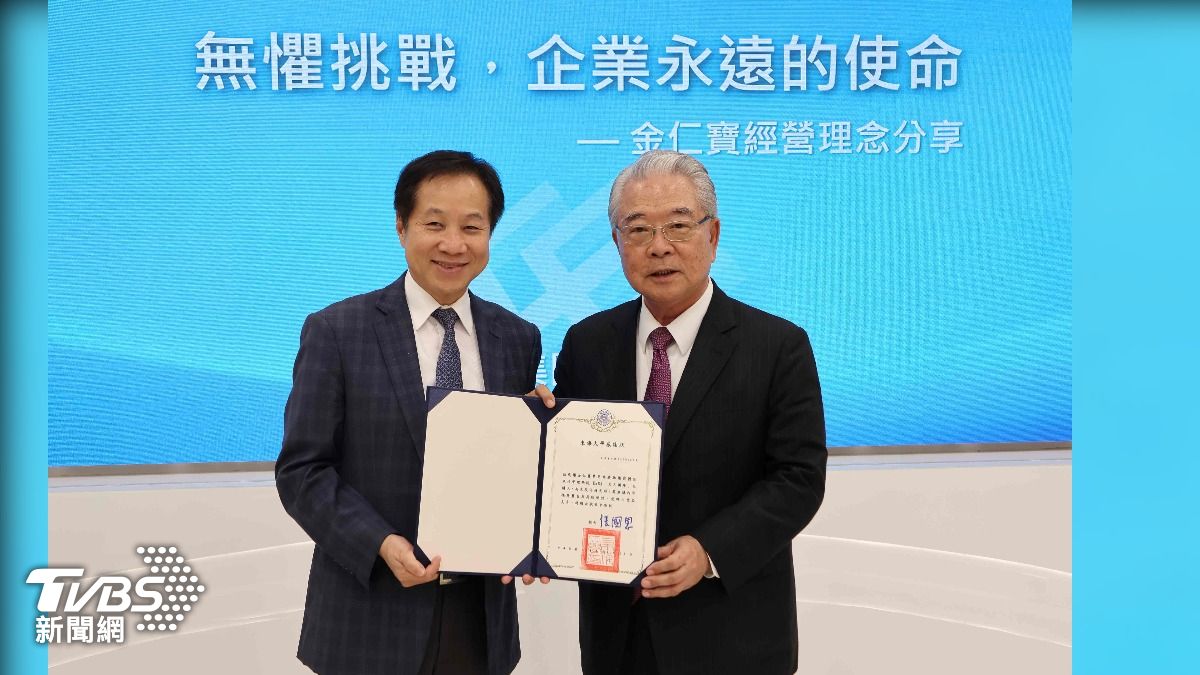 60年後重拾教鞭 金仁寶許勝雄東海首開學分課