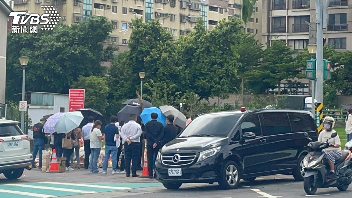 媽媽回家了!三峽車禍女騎士今招魂 兒擲筊「1次就允杯」