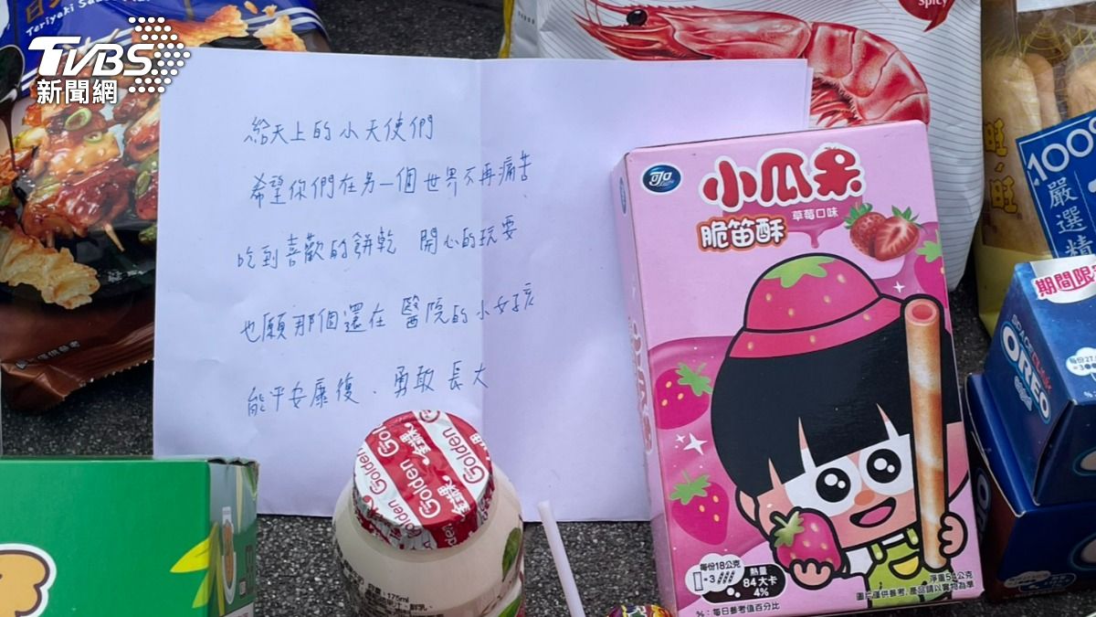 悼念現場的卡片安慰人心。(圖/曾健銘攝)