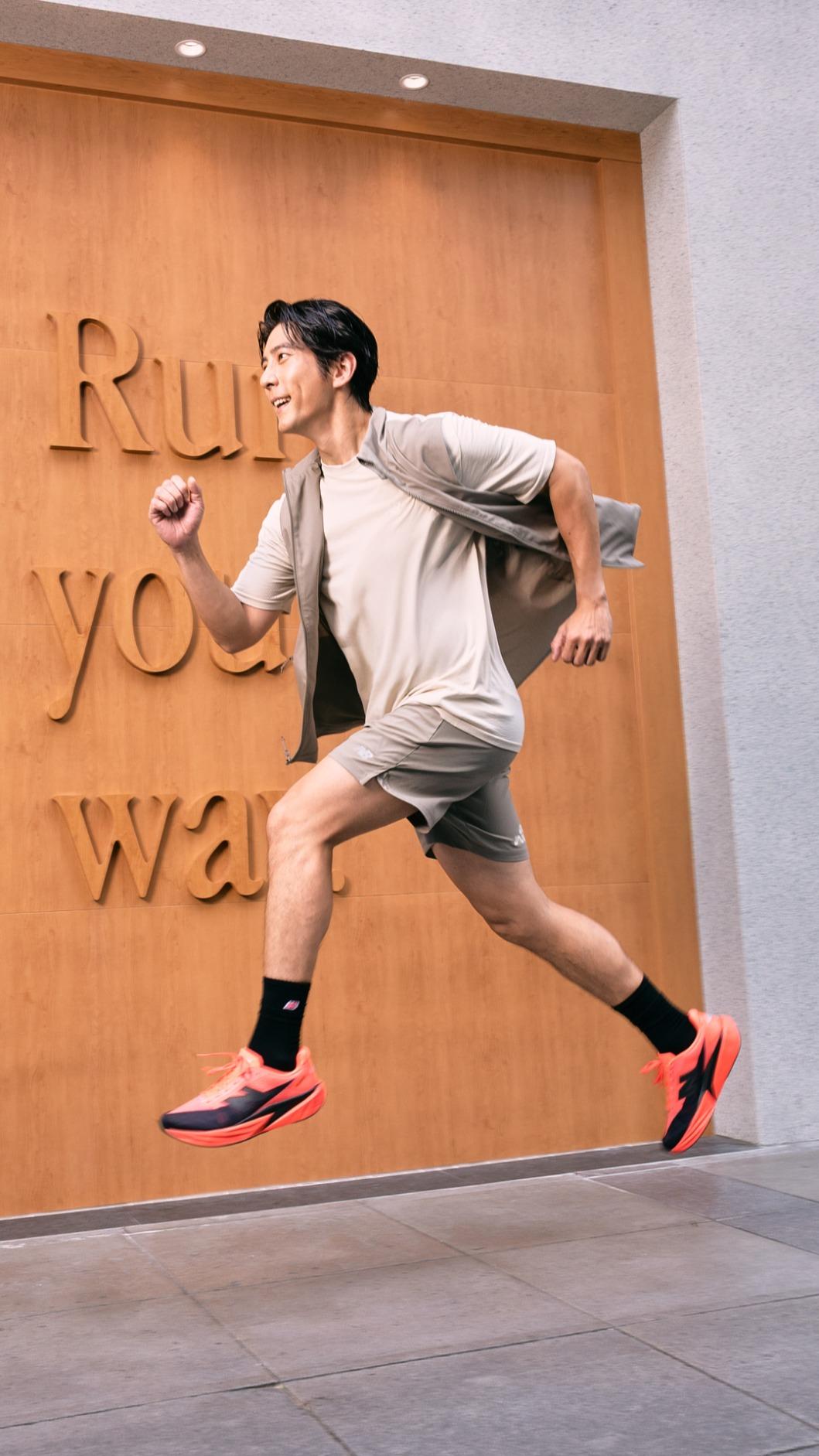 修杰楷520想送愛妻跑鞋。(圖/New Balance提供)