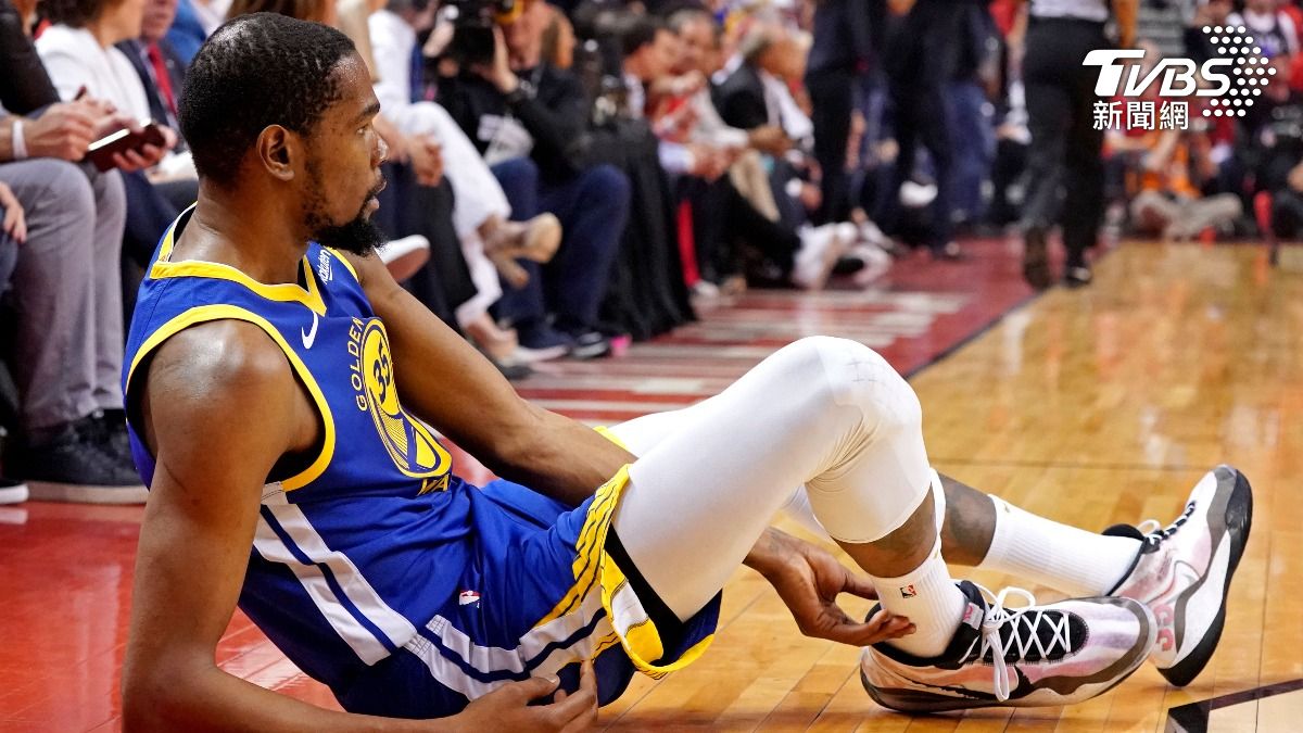 杜蘭特(Kevin Durant)2019年總冠軍賽的重傷,讓勇士無緣締造3連霸壯舉。(圖/達志影像路透社)