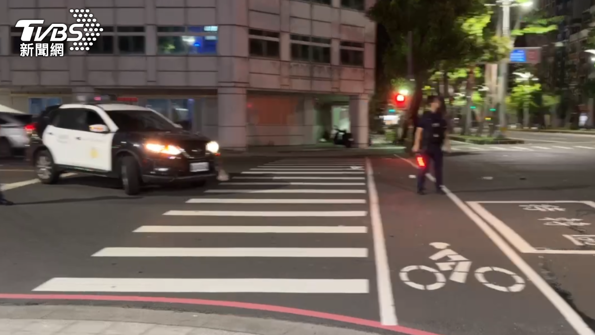 警方獲報趕往現場。（圖／TVBS）