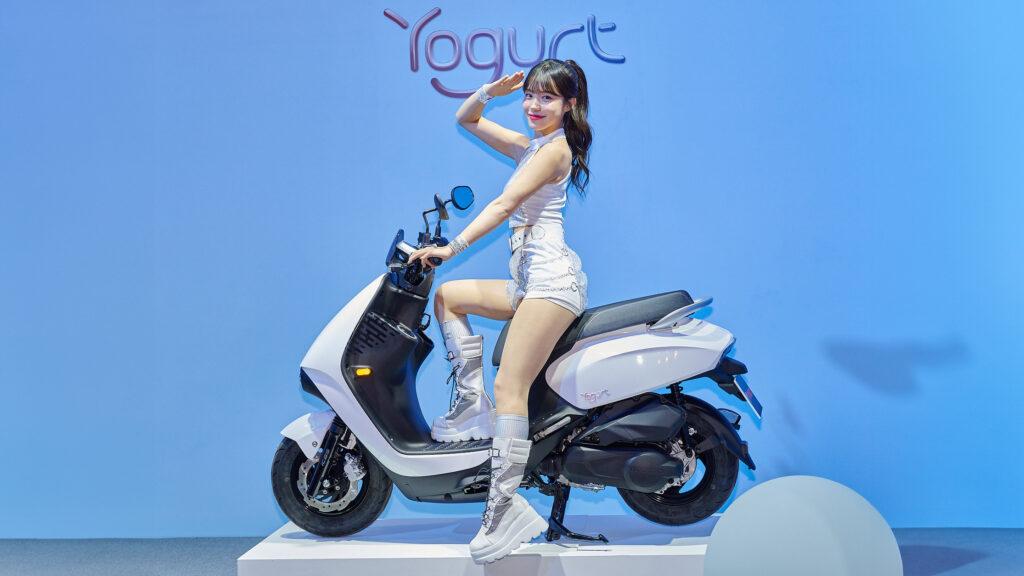 Kymco Yogurt於2024年8月1日上市,並邀請來啦啦隊女神李多慧代言。(圖/翻攝自光陽)