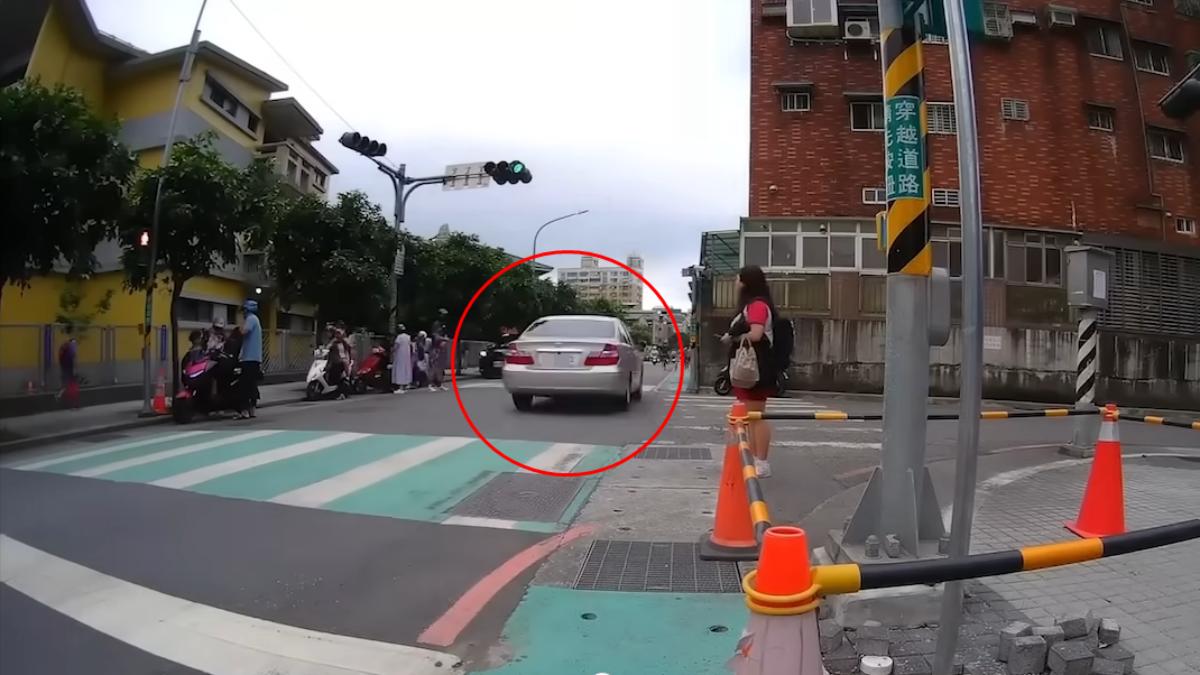 路怒症,三峽車禍,三峽車禍老翁,三峽車禍影片,三峽重大車禍,三峽車禍原因,三峽車禍駕駛,余文正,北大國小車禍,三峽國中