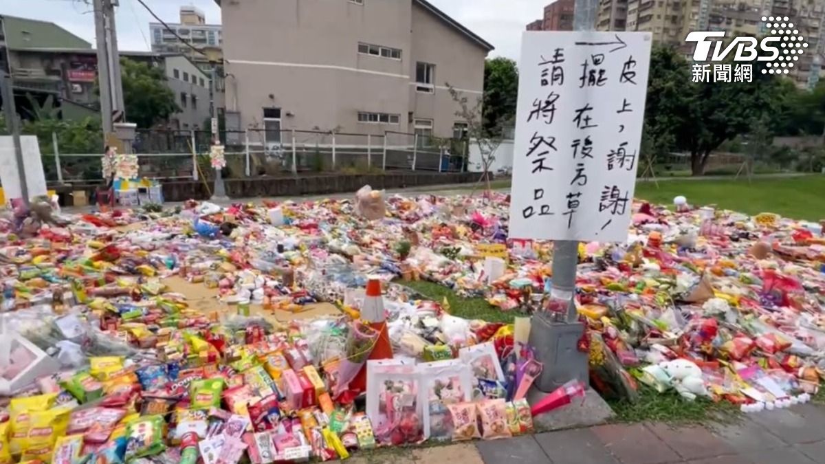 三峽車禍民眾哀悼卻釀「違停亂象」 網嘆:真是諷刺