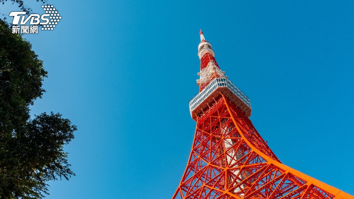 日本210地5月高溫飆破30度，東京鐵塔設「冷卻庇護所」供人避暑。（示意圖／Shutterstock達志影像）