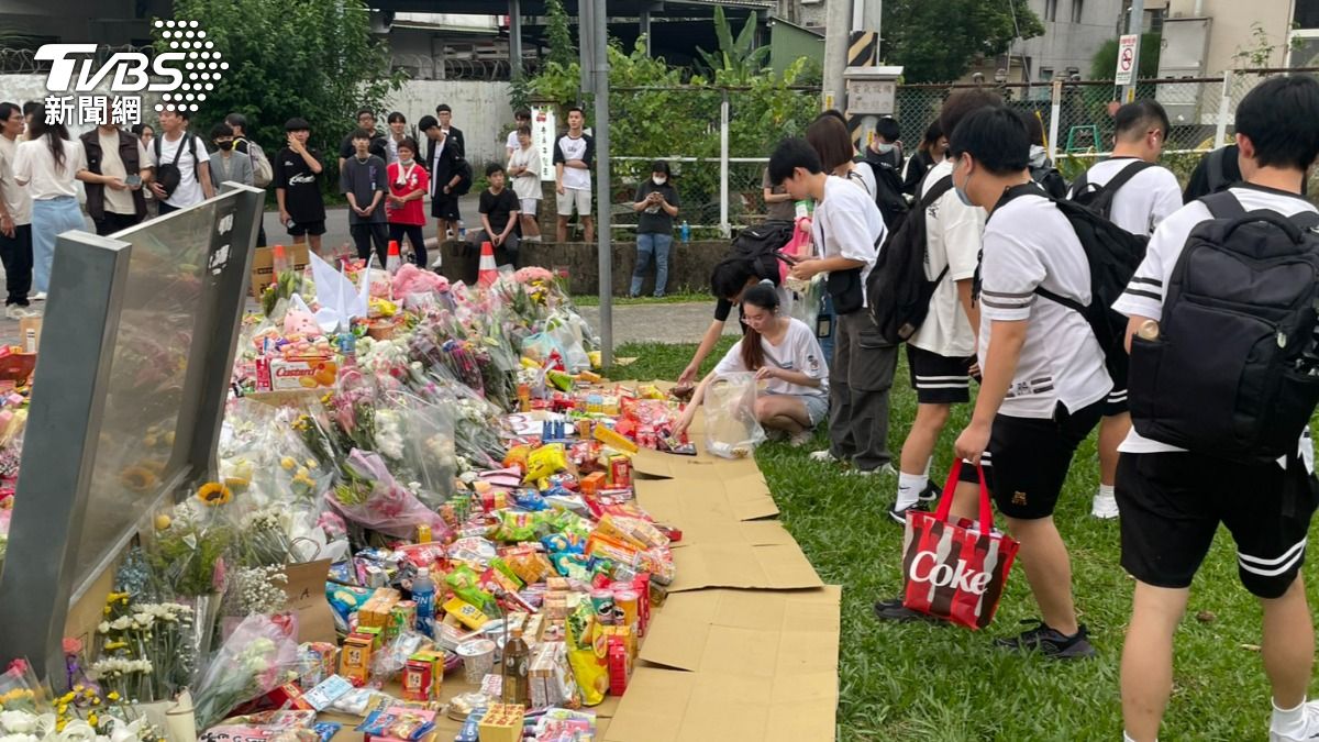 三峽女國中生悼念閨密泣不成聲 淚批:肇事駕駛直接死刑