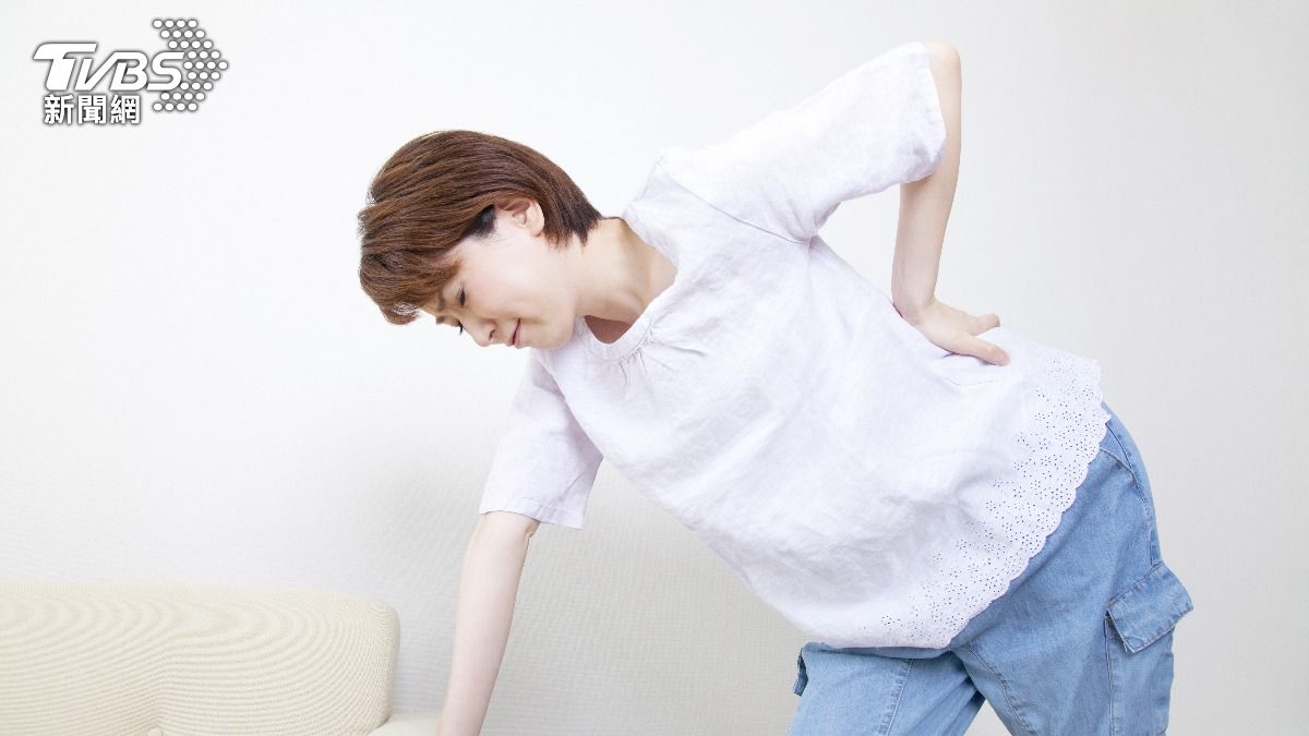 不必挨刀!椎間盤突出中醫這樣治 搭「2穴位」按壓超有感