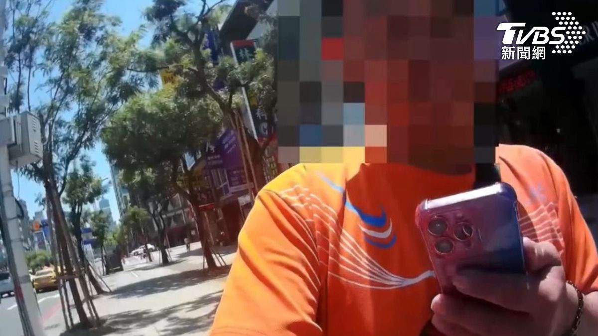 惡意棄車逃逸1小時!貨車男控警濫權 警方密錄器畫面打臉,其實是駕駛違法超載在先。(圖/警方提供)