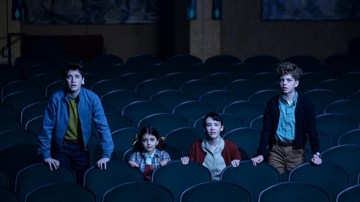 《牠》回來了!前傳影集將推出 預告「大人露詭異邪笑」超毛