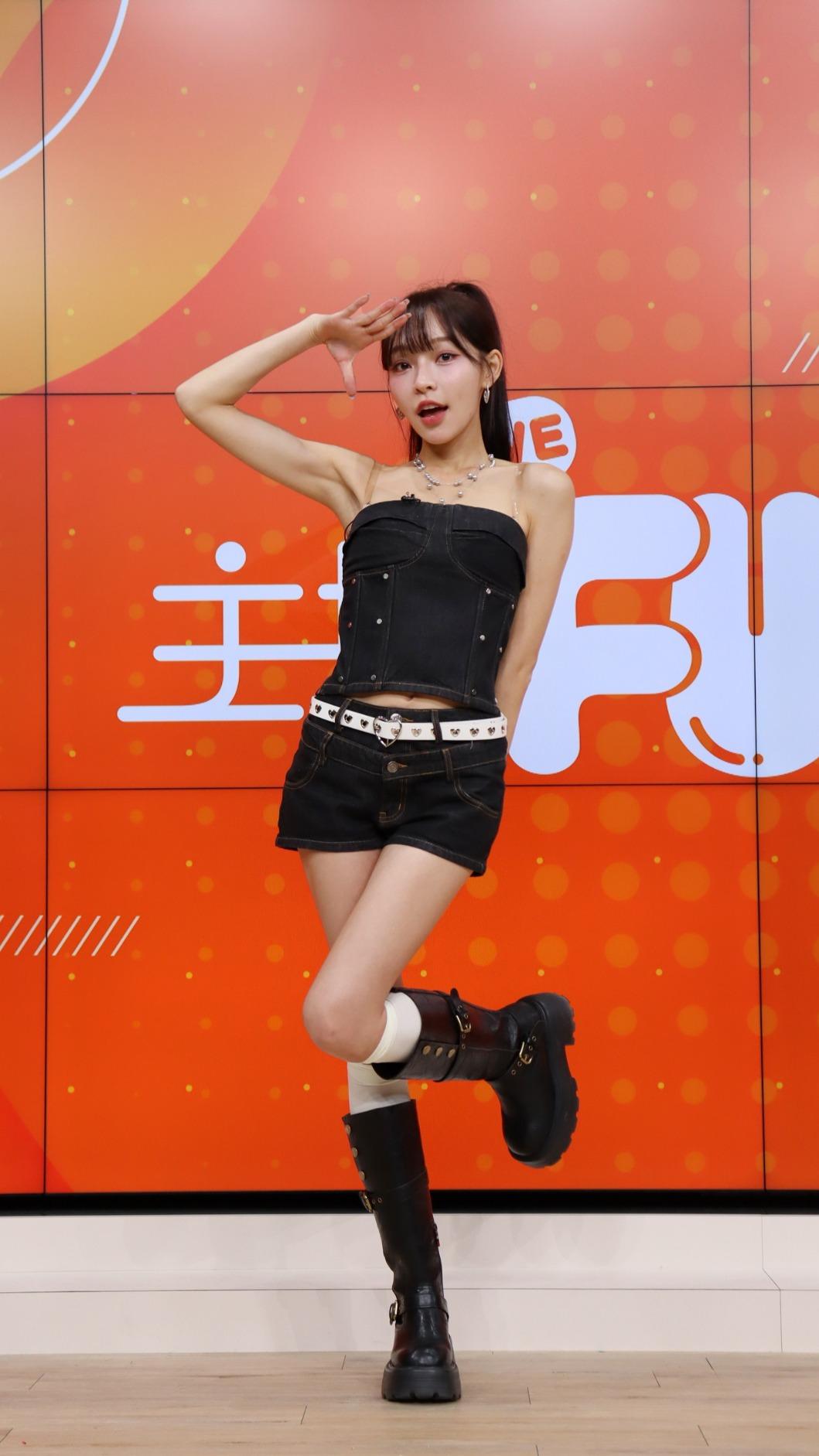 林襄大讚好友李多慧的舞蹈以及待人處事的面面俱到。(圖/鏡電視提供)