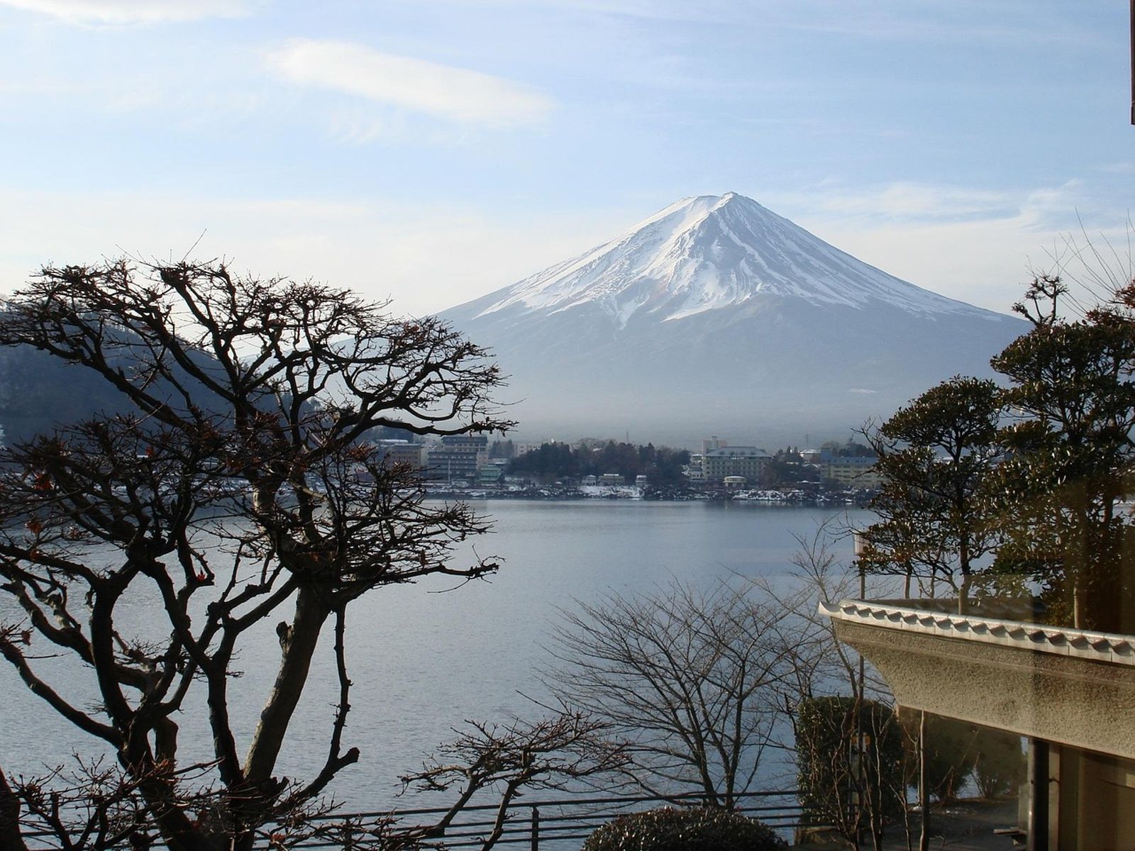 遊客擅闖富士山受困求救 日本政府擬徵收「搜救費」