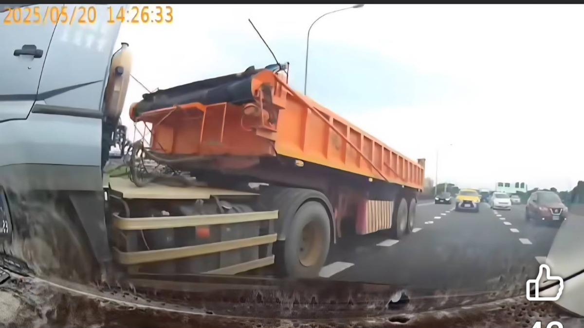 國道上遭撞旋轉360度 車主自嘲剛好轉過來看看誰撞我
