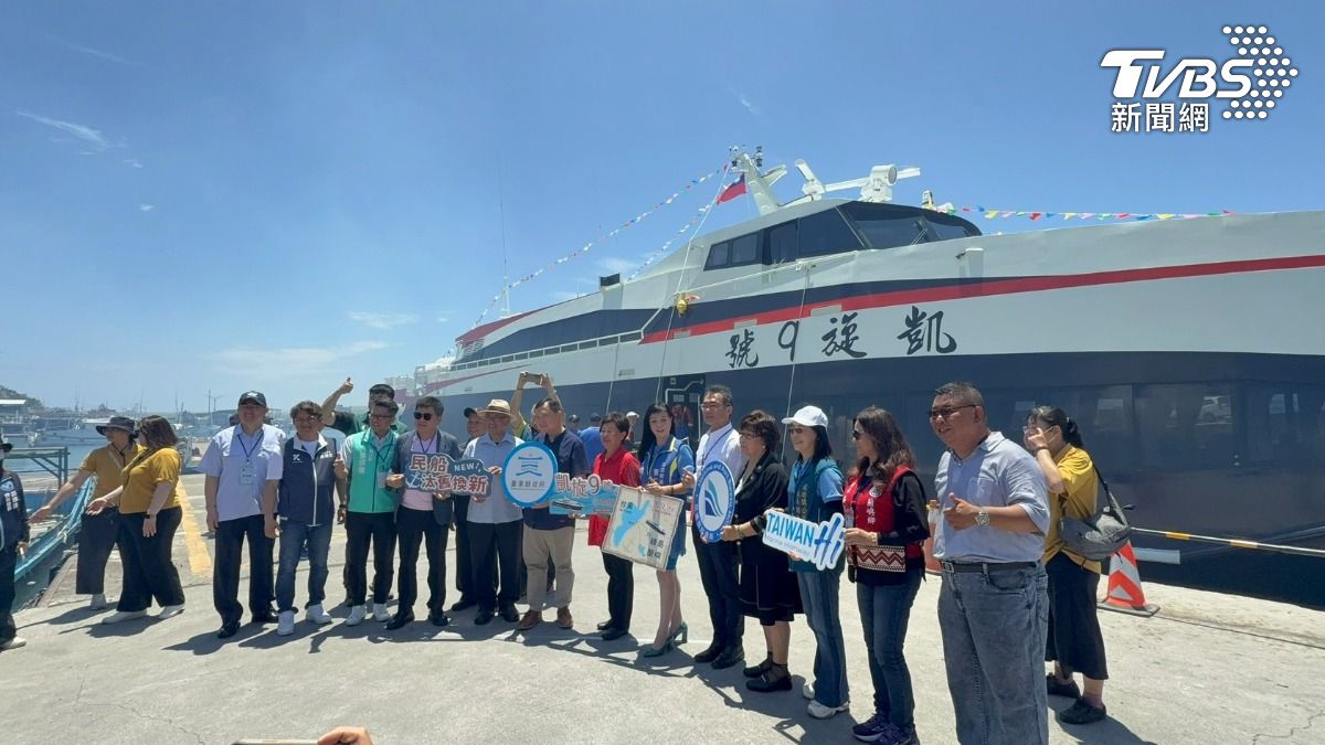 「凱旋9號」全長42公尺，船寬8.5公尺，總噸位413，載客量達317人，新船採用創新的「單體雙尖艏」設計（圖/TVBS攝）