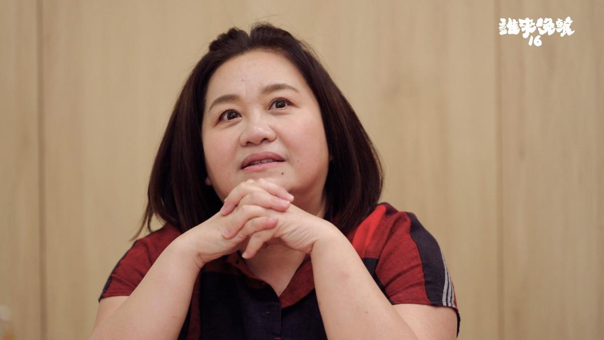 鍾欣凌爆女兒「頭變綠色」大哭!高齡當媽滿頭白髮 她急問:是不是快死