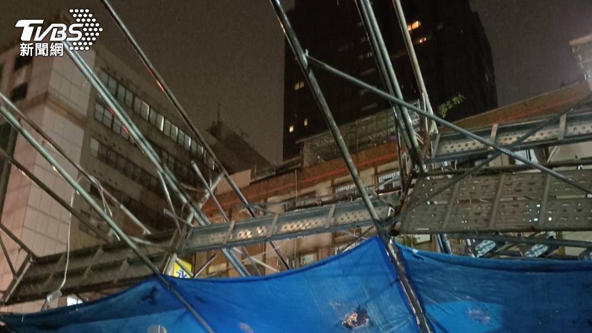 大雷雨-豪雨特報-新北市中和區-鷹架倒塌
