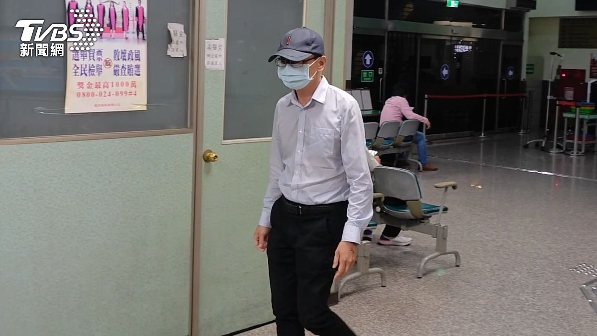 國民黨蘆洲區黨部執行長許勝雄5萬元交保。（圖／TVBS）