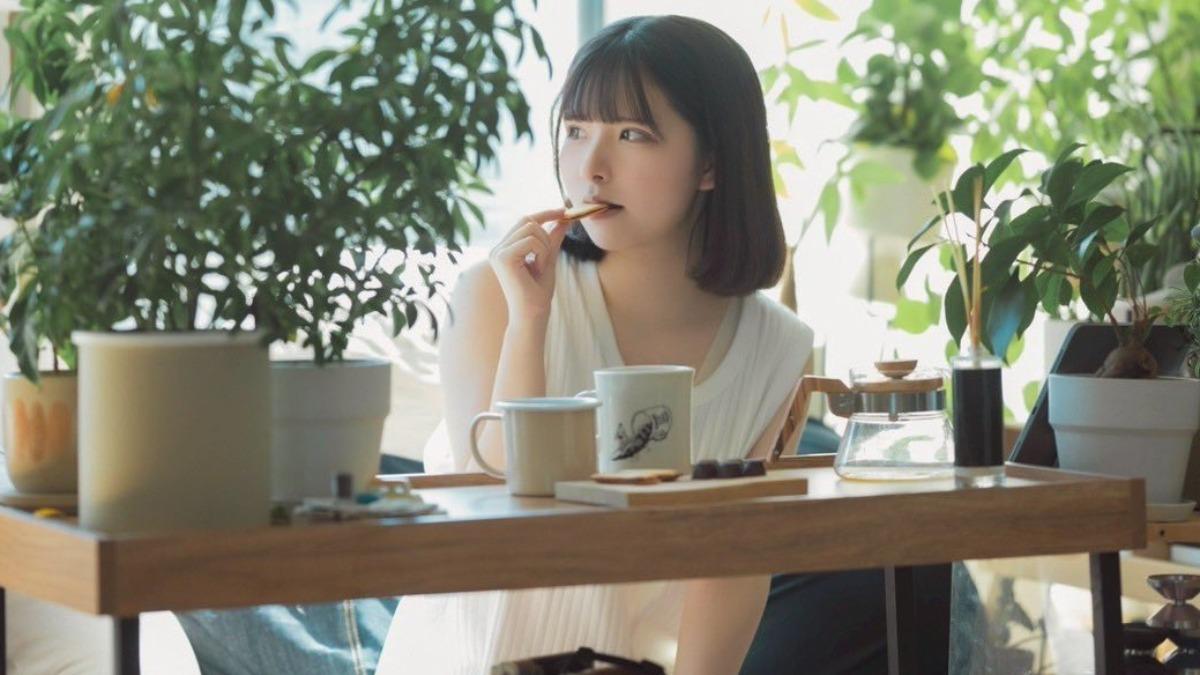 F級清純女孩追星追到下海拍AV 樂喊:想像偶像一樣發光發熱