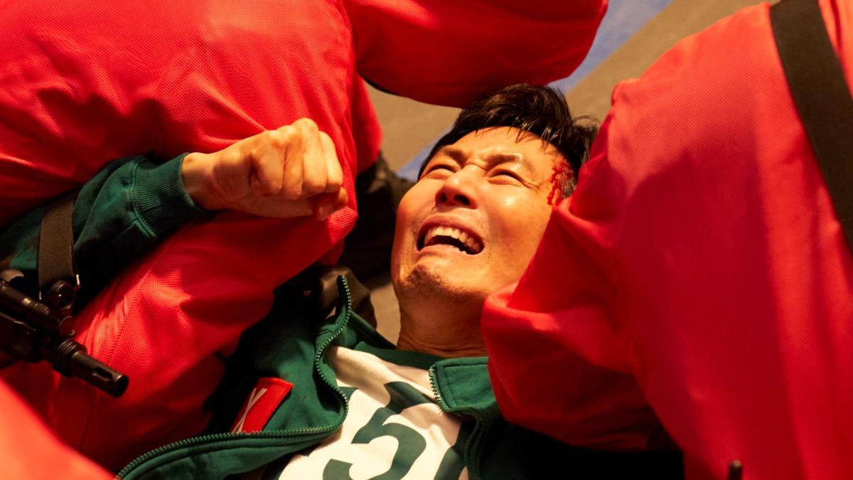 《魷魚遊戲3》上線倒數!李政宰進棺材了 新遊戲竟是超大扭蛋