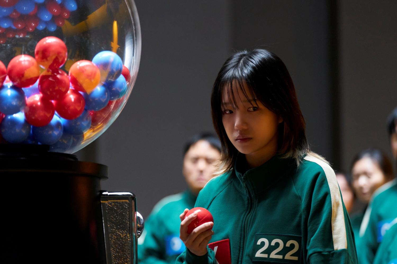 《魷魚遊戲3》出現巨型扭蛋機。(圖/Netflix提供)
