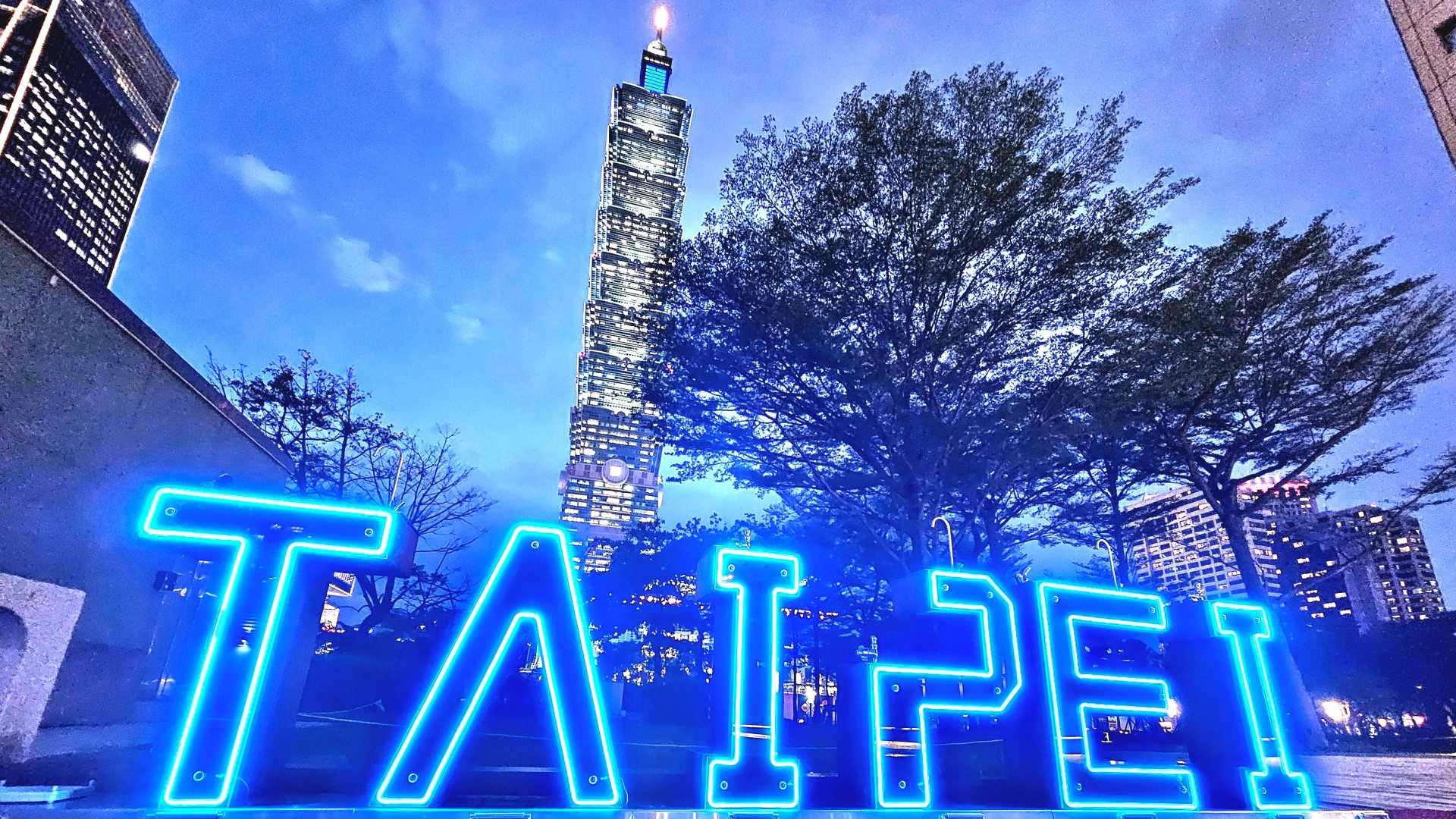 ▲TAIPEI WATER造型行動直飲台與臺北101。(圖片來源：臺北自來水事業處提供)