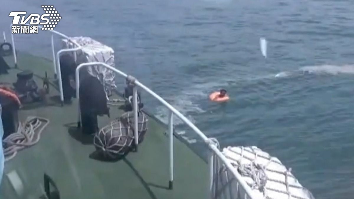 海巡署今天查獲男子攜帶游泳圈試圖游至金門大膽島。(圖/TVBS)