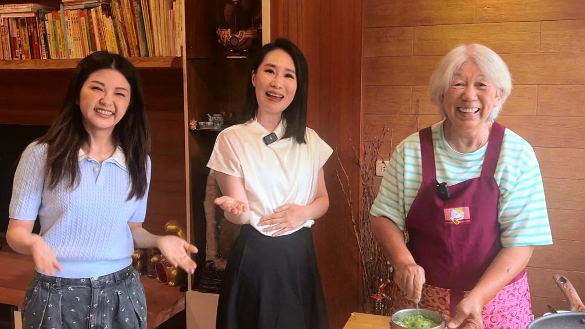 高文音（中）探望小CALL婆婆，首次公開油蔥醬獨家配方。（圖／年代提供）
