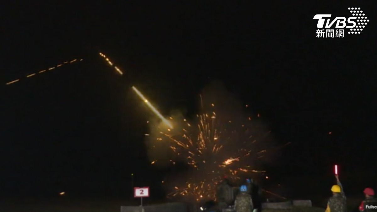 國軍３５防空快砲夜間射擊