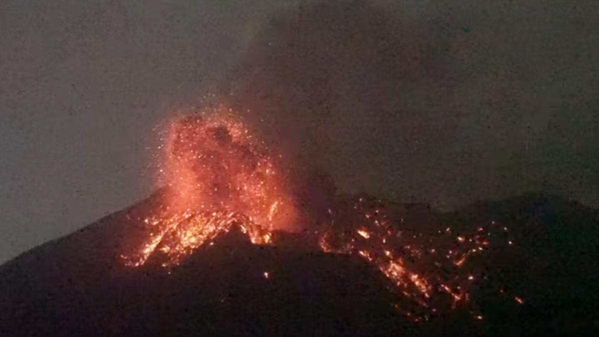鹿兒島櫻島「山體膨脹」猛噴發 火山氣體排放量破萬噸刷新紀錄