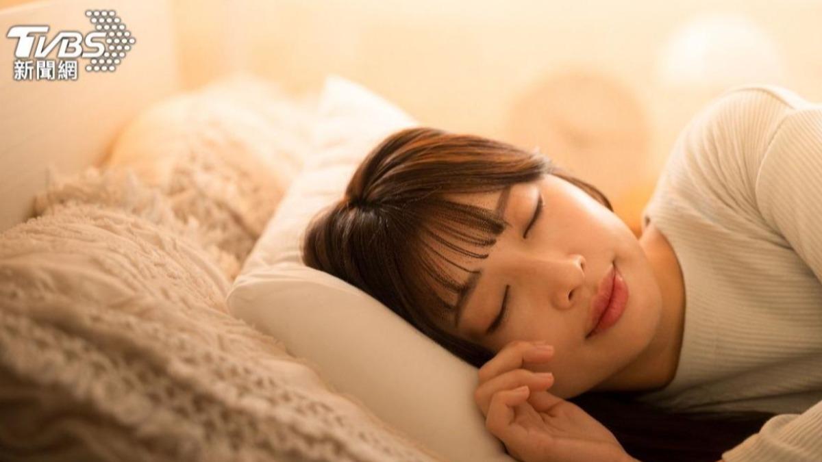 「睡太多也會胖」!家醫師曝最佳睡眠時數 4大指標減重必看