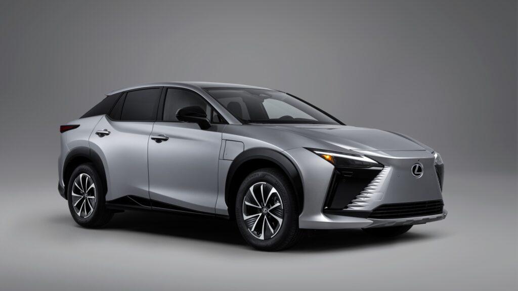RZ 3由RZ 300e升級而來的RZ 350e一樣採用單馬達前驅設定。(圖/Lexus提供)