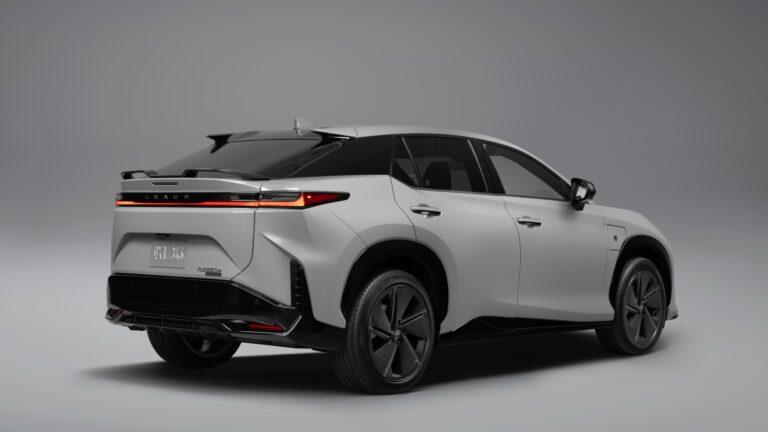RZ 550e F Sport AWD可輸出402匹馬力,0-60mph (約96km/h) 加速只需4.1秒。(圖/ Lexus提供)