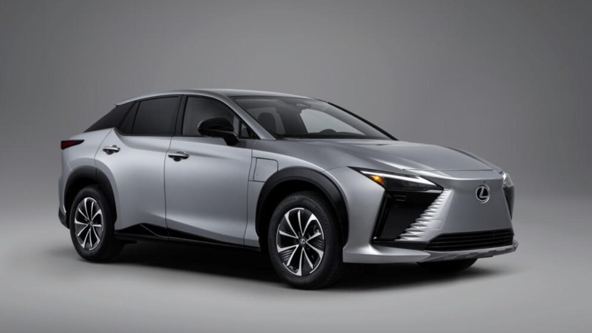 Lexus RZ 全面升級!首搭虛擬手排系統 性能與駕馭兼備