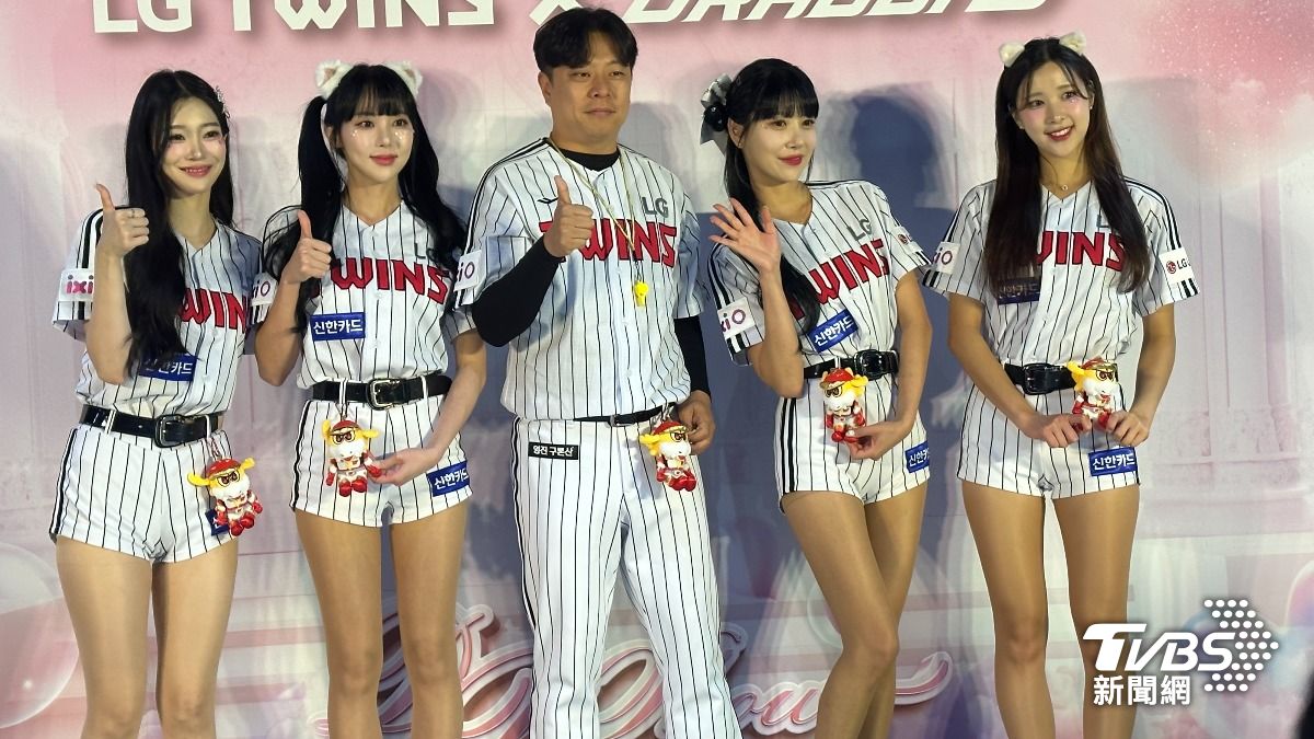 LG雙子應援團和體味全龍小龍女帶來應援表演。(圖/張良瑜攝)