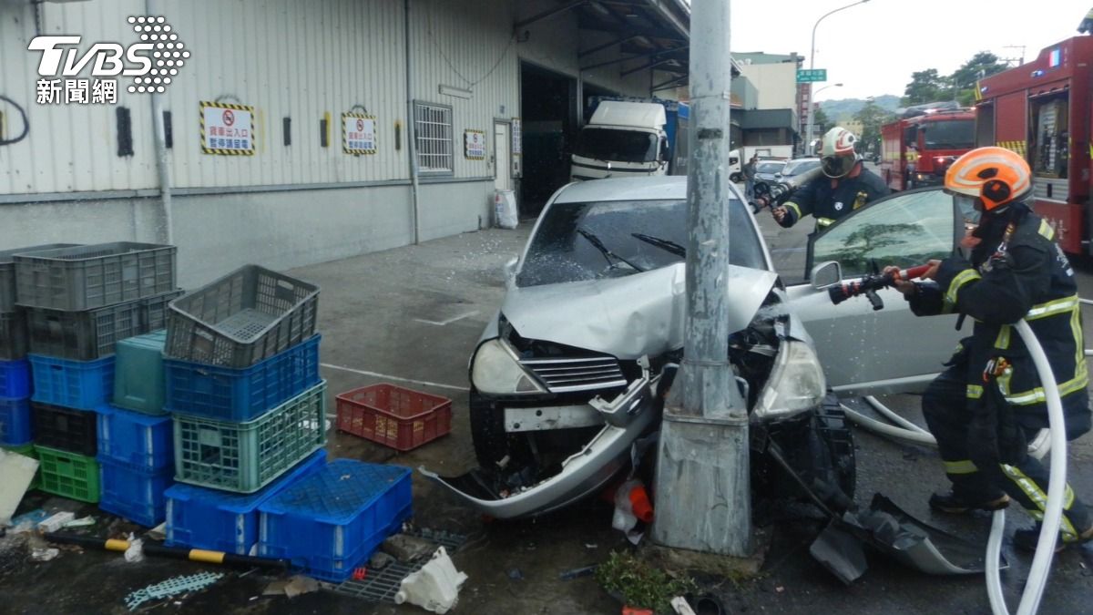 台中男開車暴走連3撞!車內搜出K他命 女外送員噴飛滾好幾圈
