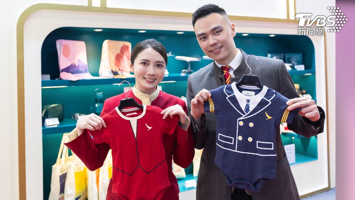 航空公司以機場為靈感打造沉浸式情境空間,展區同步展售制服童裝，讓很多家長愛不釋手（圖/國泰航空）