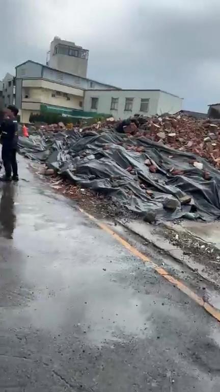 整間已成一片碎石。(圖/翻攝自江和樹臉書)