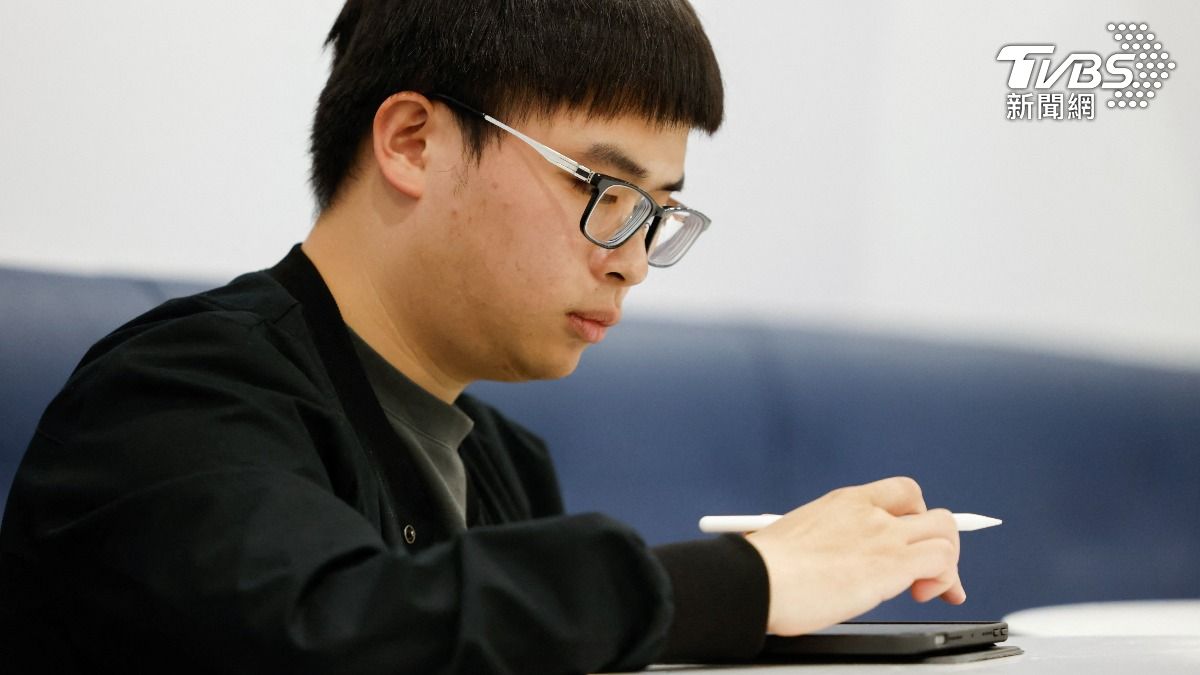 預計到哈佛大學攻讀公共衛生學位的23歲台灣學生文斯(Vince)。(圖/達志影像路透社)