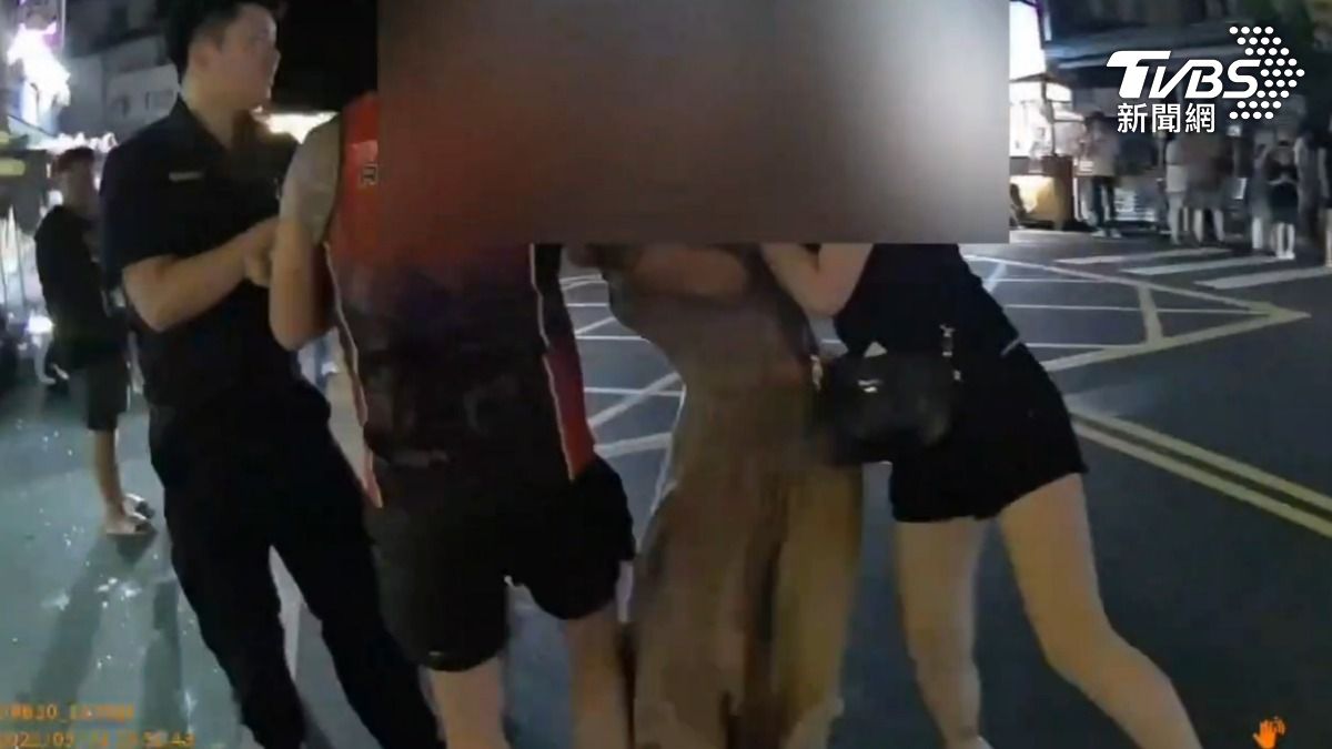 6人在墾丁大街大打出手。（圖／TVBS）