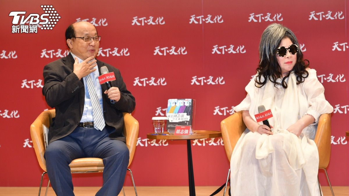 陳文茜(右)出席胡志強回憶錄新書發表會。(圖/胡瑞麒攝)