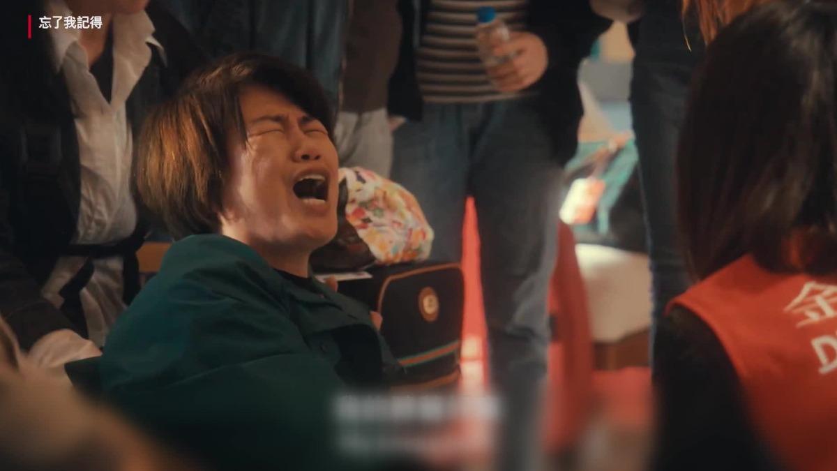 嚴藝文客串演出。(圖/NETFLIX提供)