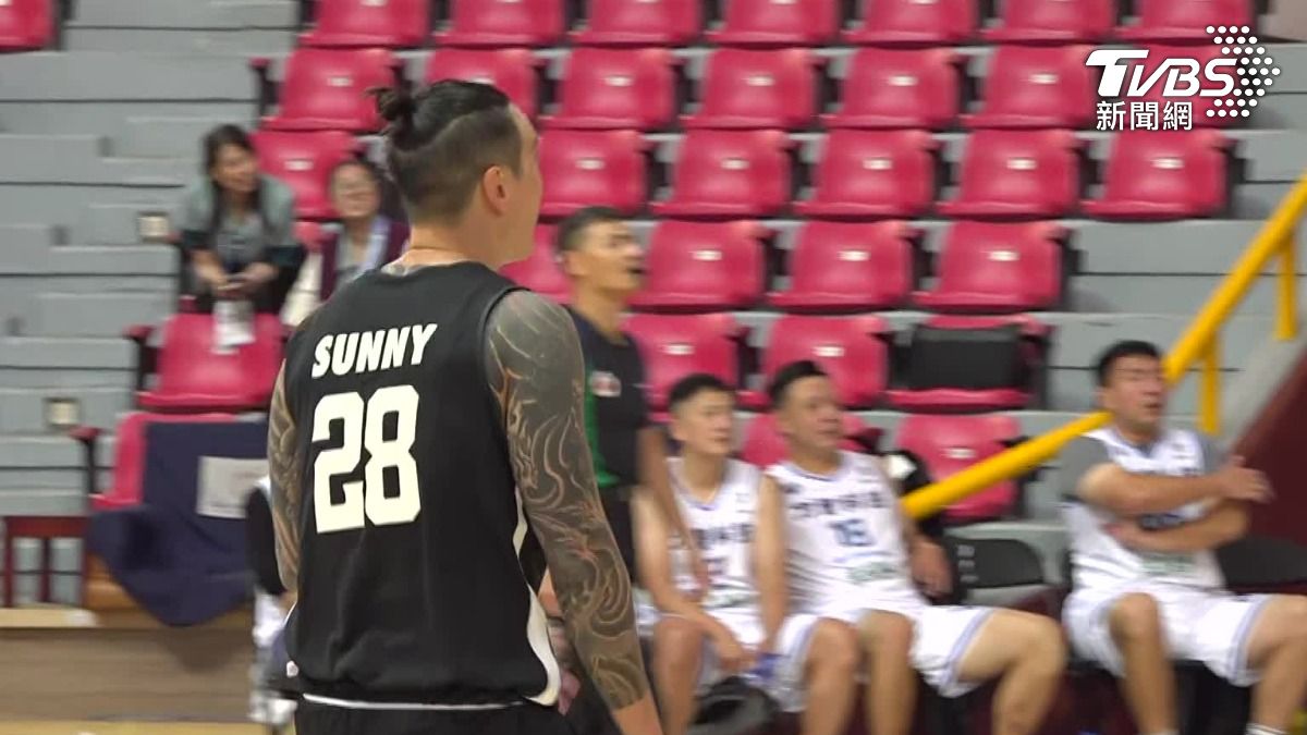 王陽明表現獲隊友狂讚。(圖/TVBS)