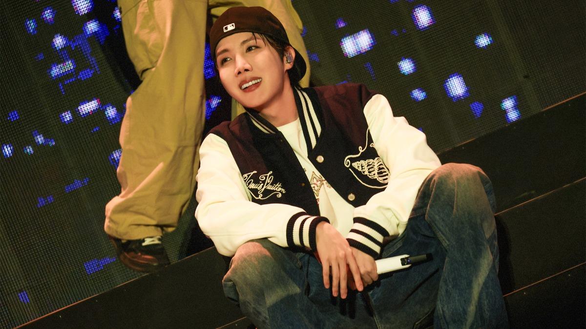 j-hope開唱秀中文!「手擺私密位」上萬粉羞炸 疑洩BTS回歸