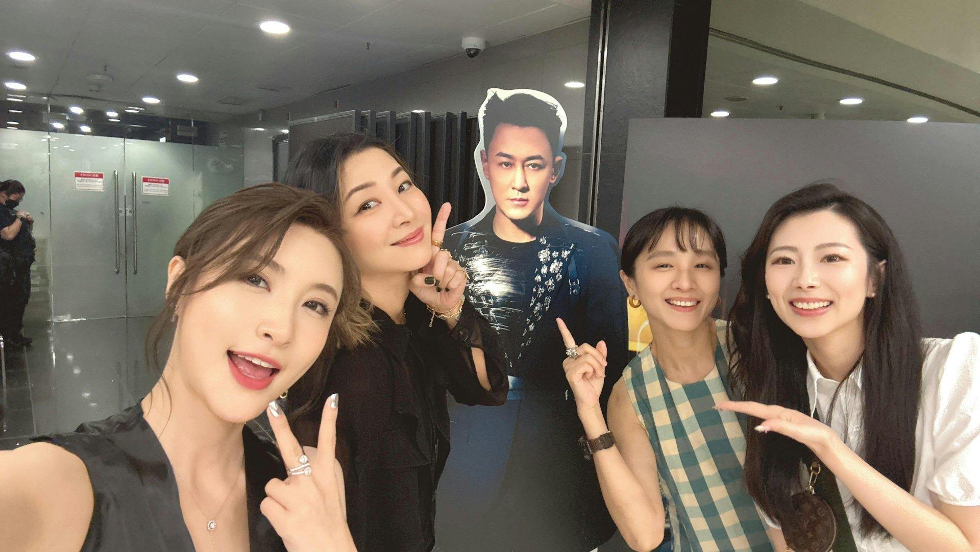 林夏薇與好友一起參加演唱會。(圖/翻攝自林夏薇IG)