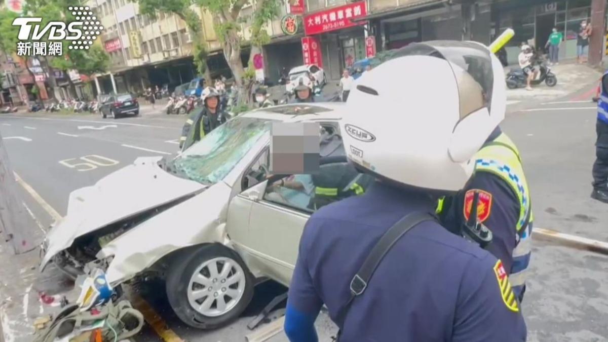 三峽車禍肇事翁傷重亡　靈堂輓聯四字惹怒居民