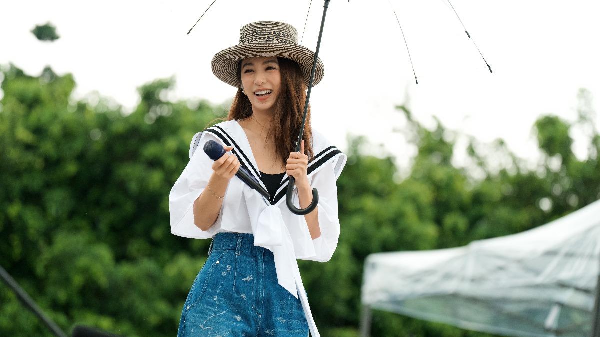 田馥甄唱一半「嘉賓」直接鑽進裙底!歌迷失控尖叫 暴動場面曝