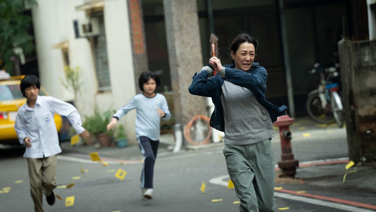 《我們與惡的距離 II》謝欣穎失控暴走。(圖/CATCHPLAY提供)