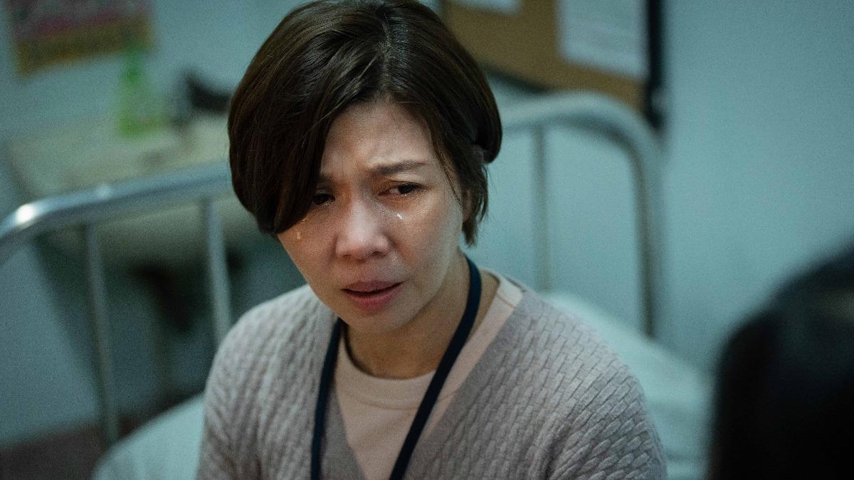 《我們與惡的距離 II》于子育被工作壓得喘不過氣。(圖/CATCHPLAY提供)